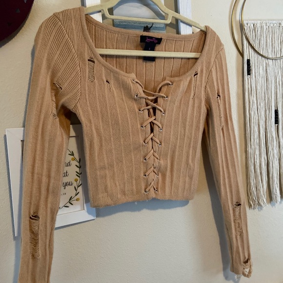 Forever21 long sleeve top. SO CUTE. NEVER worn. - Picture 1 of 4